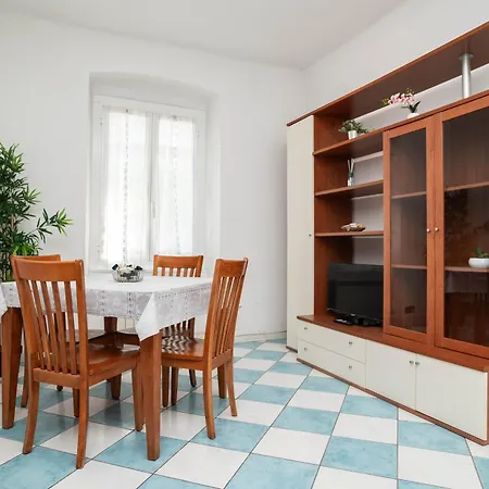 Centro Citta - Stazione Ferroviaria Brignole Apartment *